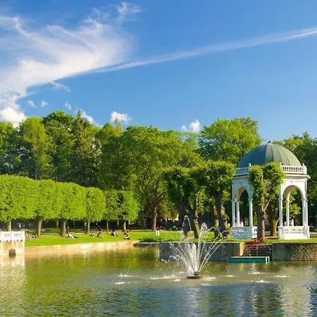 Retro Chic In Kadriorg *